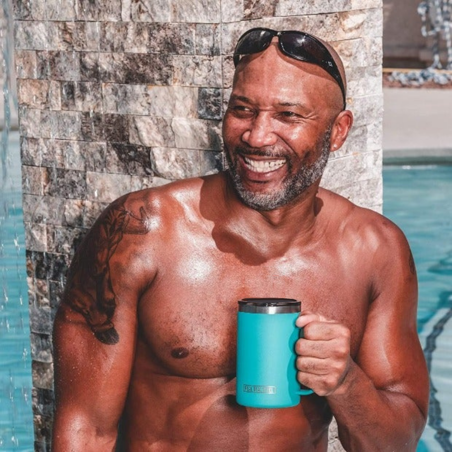 The Instant Classic - 20 oz Vacuum Insulated Mug Color Tiffany Blue (Set of 2)